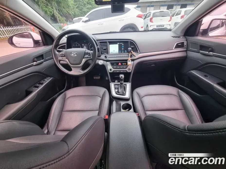 Hyundai Avante 2017 1.6 автомат (гидро), фото 11