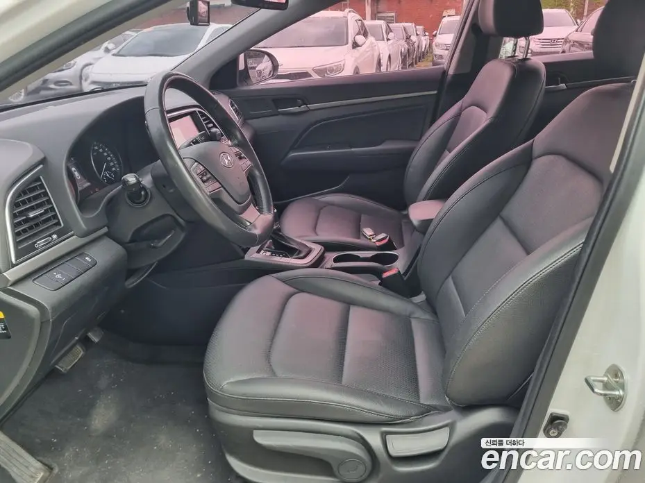 Hyundai Avante 2017 1.6 автомат (гидро), фото 12