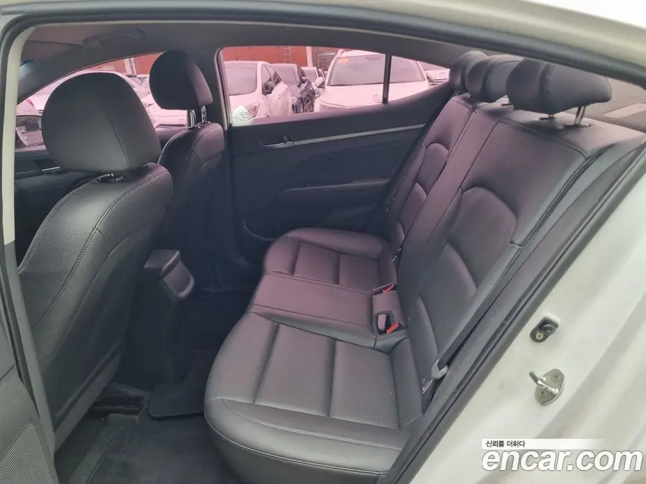 Hyundai Avante 2017 1.6 автомат (гидро), фото 13