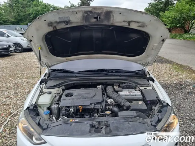 Hyundai Avante 2017 1.6 автомат (гидро), миниатюра 7