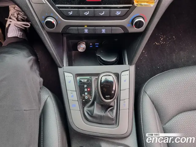 Hyundai Avante 2017 1.6 автомат (гидро), миниатюра 9