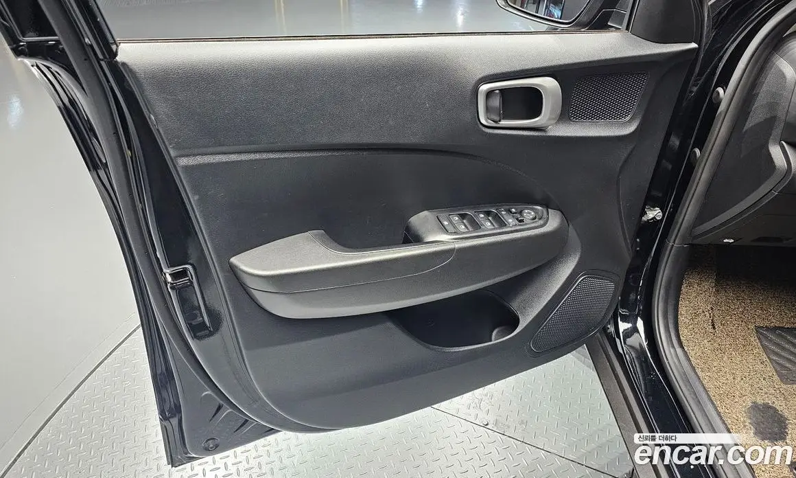 Hyundai Venue 2022 1.6 автомат (гидро), фото 14