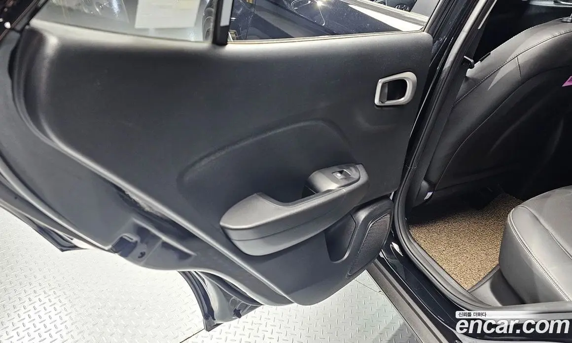 Hyundai Venue 2022 1.6 автомат (гидро), фото 15