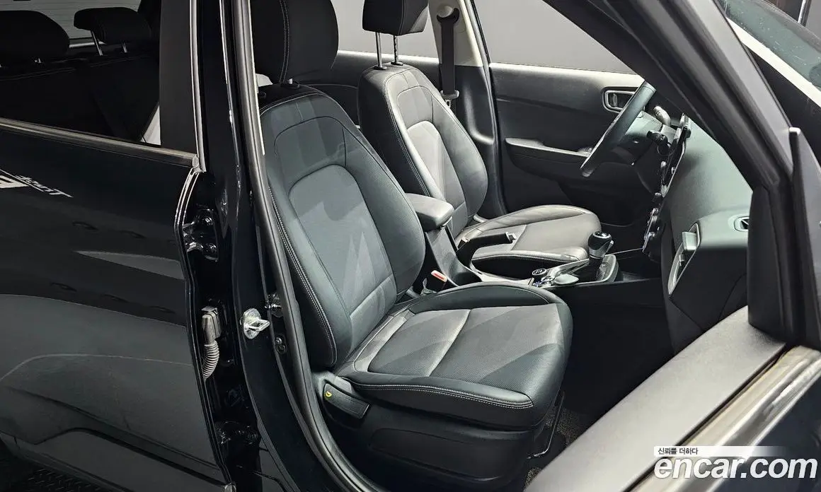 Hyundai Venue 2022 1.6 автомат (гидро), фото 18