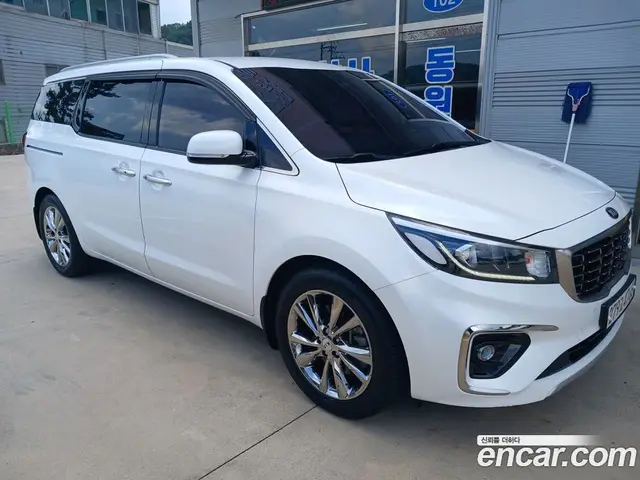 Kia Carnival 2018 2.2 автомат (гидро), миниатюра 3