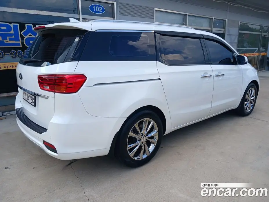 Kia Carnival 2018 2.2 автомат (гидро), фото 4