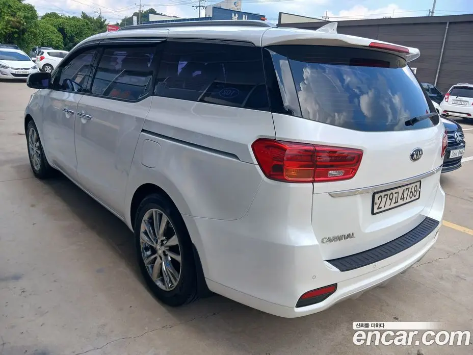 Kia Carnival 2018 2.2 автомат (гидро), фото 6