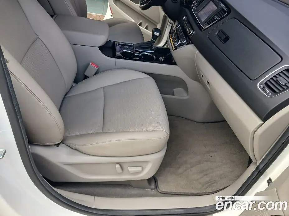Kia Carnival 2018 2.2 автомат (гидро), фото 9
