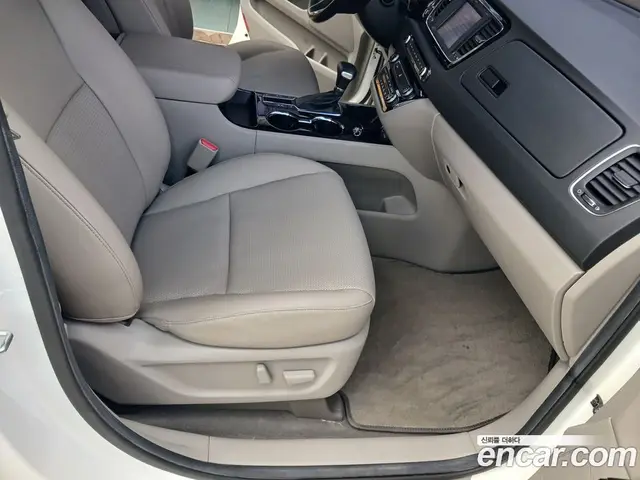 Kia Carnival 2018 2.2 автомат (гидро), миниатюра 9