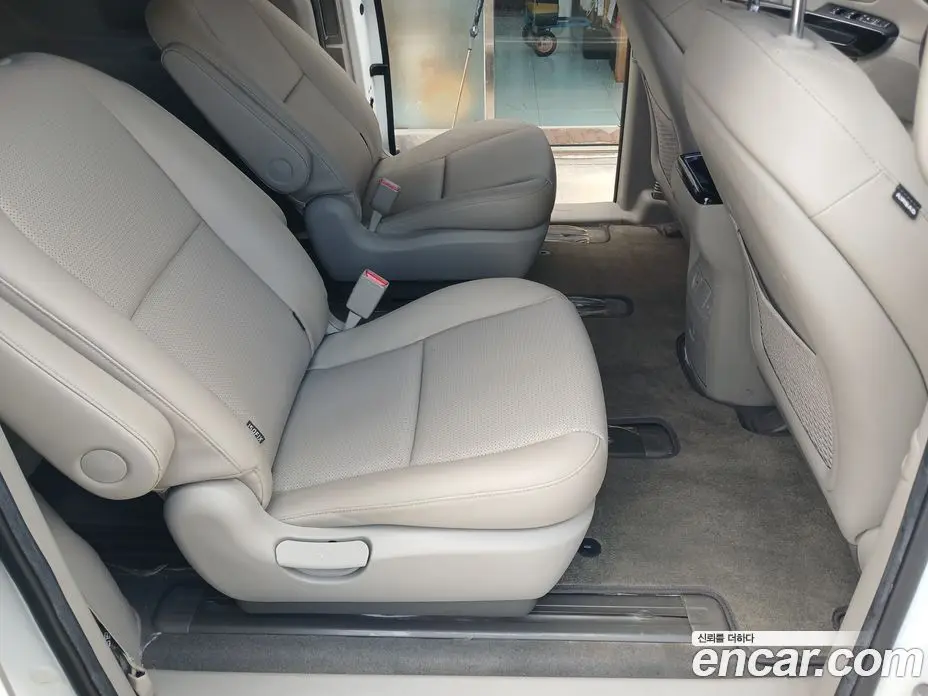 Kia Carnival 2018 2.2 автомат (гидро), фото 10