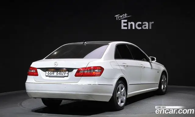 Mercedes-Benz E-Class 2010 2.1 автомат (гидро), миниатюра 2