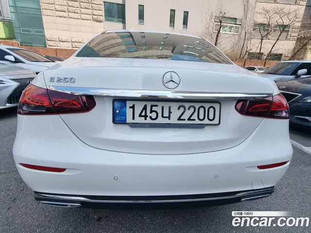 Mercedes-Benz E-Class 2020 2.0 автомат (гидро), миниатюра 2