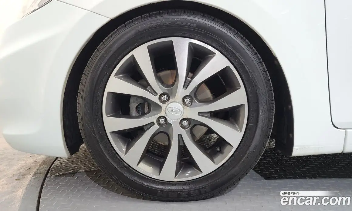 Hyundai Accent 2013 1.6 автомат (гидро), фото 5