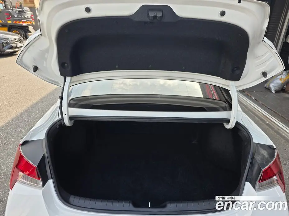 Hyundai Avante 2023 1.6 автомат (гидро), фото 15