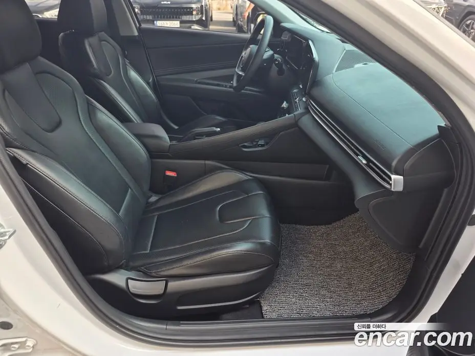 Hyundai Avante 2023 1.6 автомат (гидро), фото 17