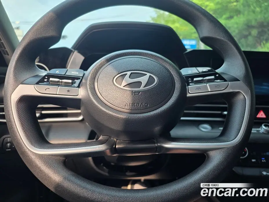 Hyundai Avante 2023 1.6 автомат (гидро), фото 8