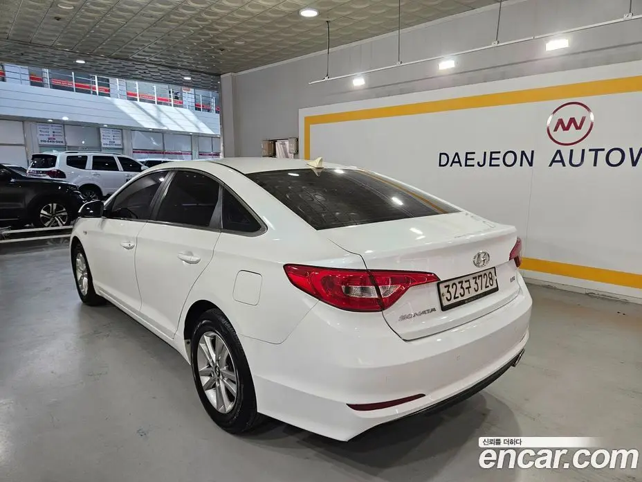Hyundai Sonata 2015 2.0 автомат (гидро), фото 3
