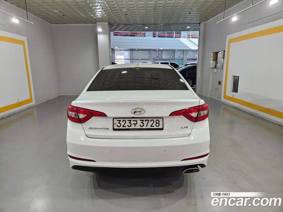 Hyundai Sonata 2015 2.0 автомат (гидро), фото 4