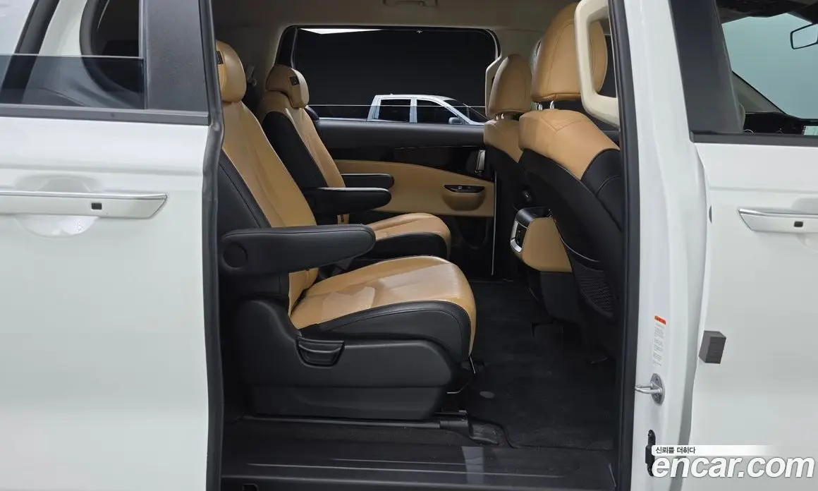Kia Carnival 2021 2.2 автомат (гидро), фото 12