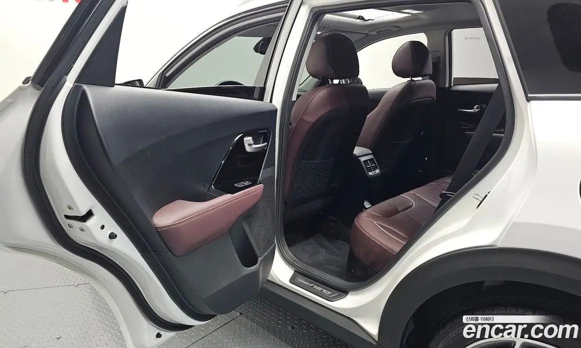 Kia Niro 2021 1.6 автомат (гидро), фото 12