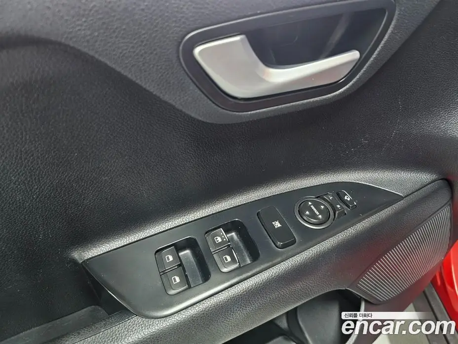 Kia Stonic 2018 1.4 автомат (гидро), фото 16