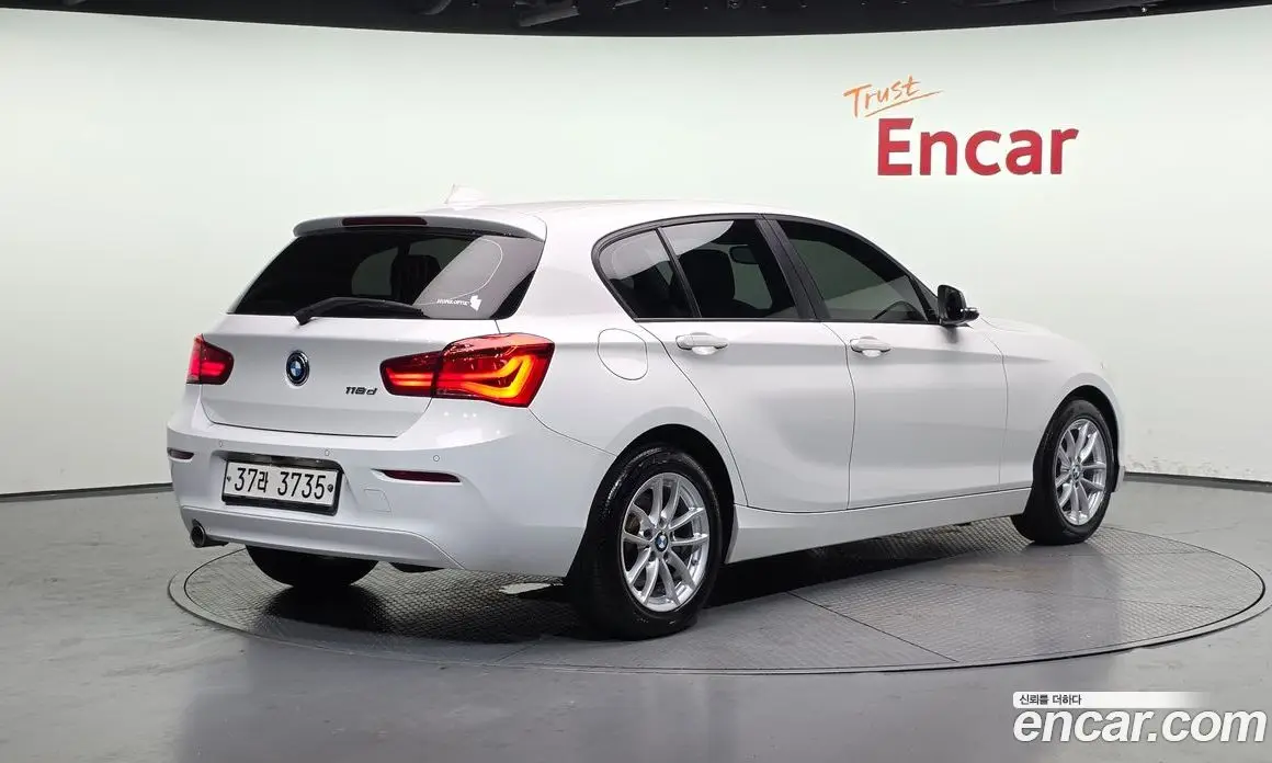 BMW 1 серия 2016 2.0 автомат (гидро), фото 2 BMW 1 серия 2016 2.0 автомат (гидро), фото 2