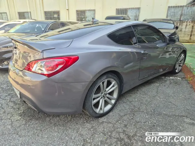 Hyundai Genesis 2011 2.0 автомат (гидро), миниатюра 3