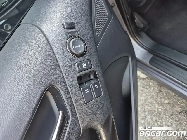 Hyundai Genesis 2011 2.0 автомат (гидро), миниатюра 7