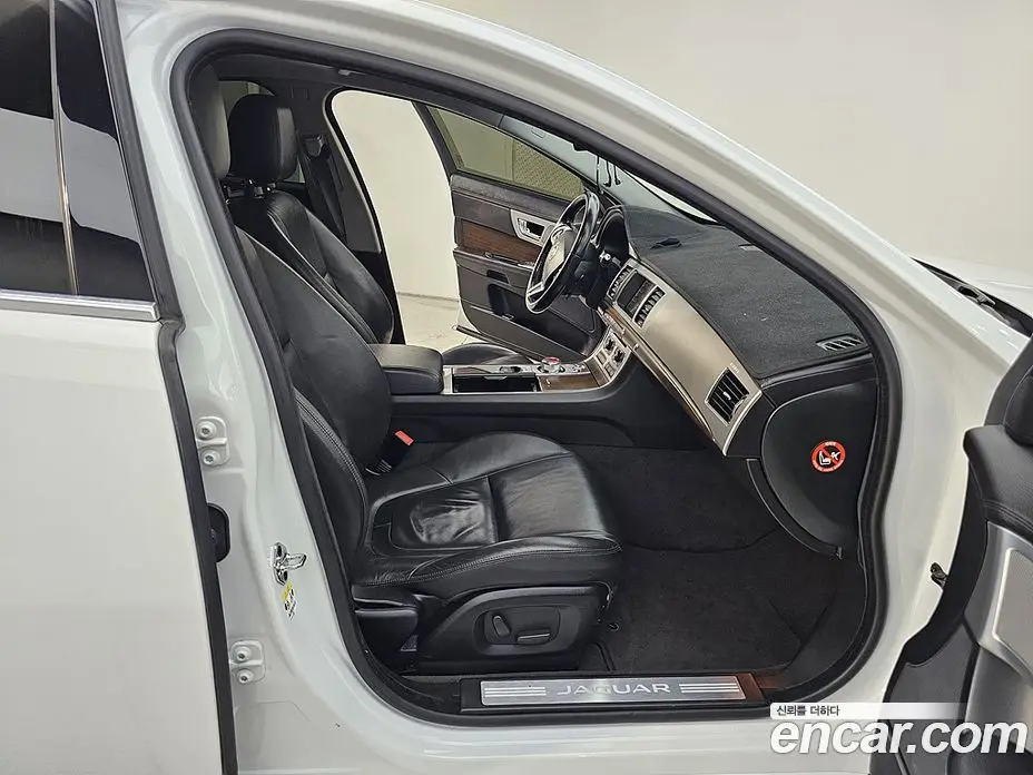 Jaguar XF 2014 2.2 автомат (гидро), фото 11