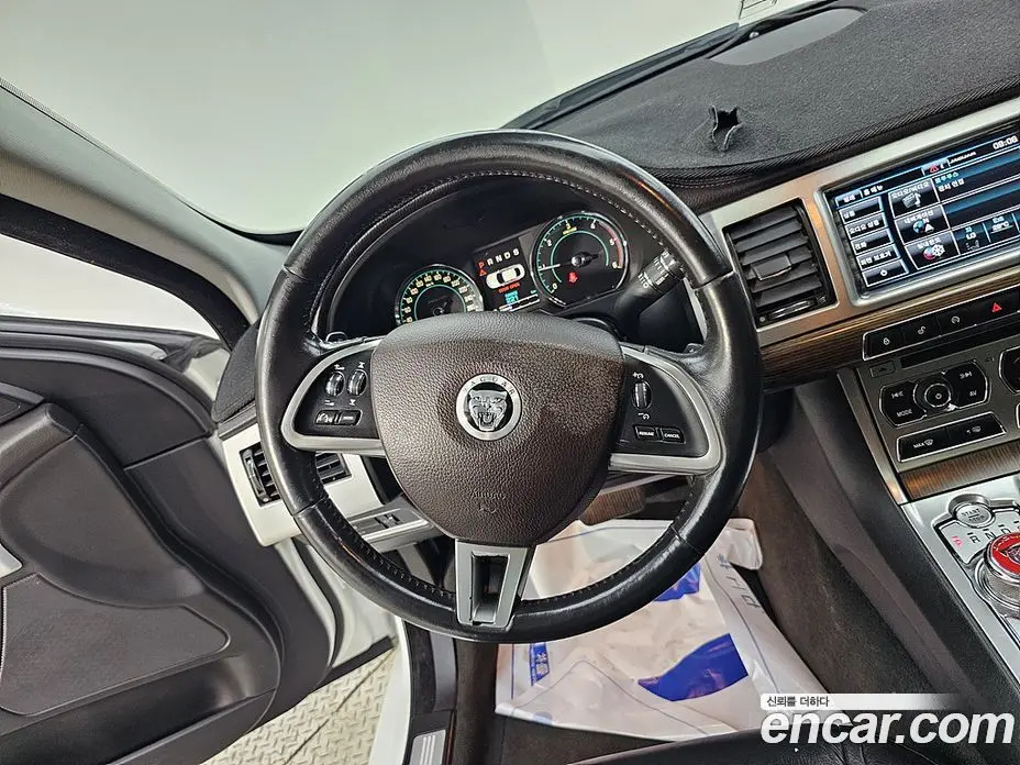 Jaguar XF 2014 2.2 автомат (гидро), фото 16