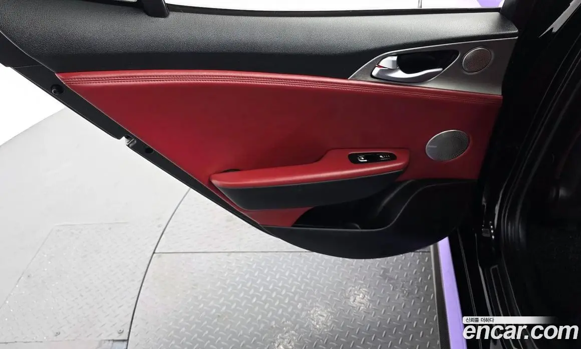 Kia Stinger 2019 3.3 автомат (гидро), фото 15