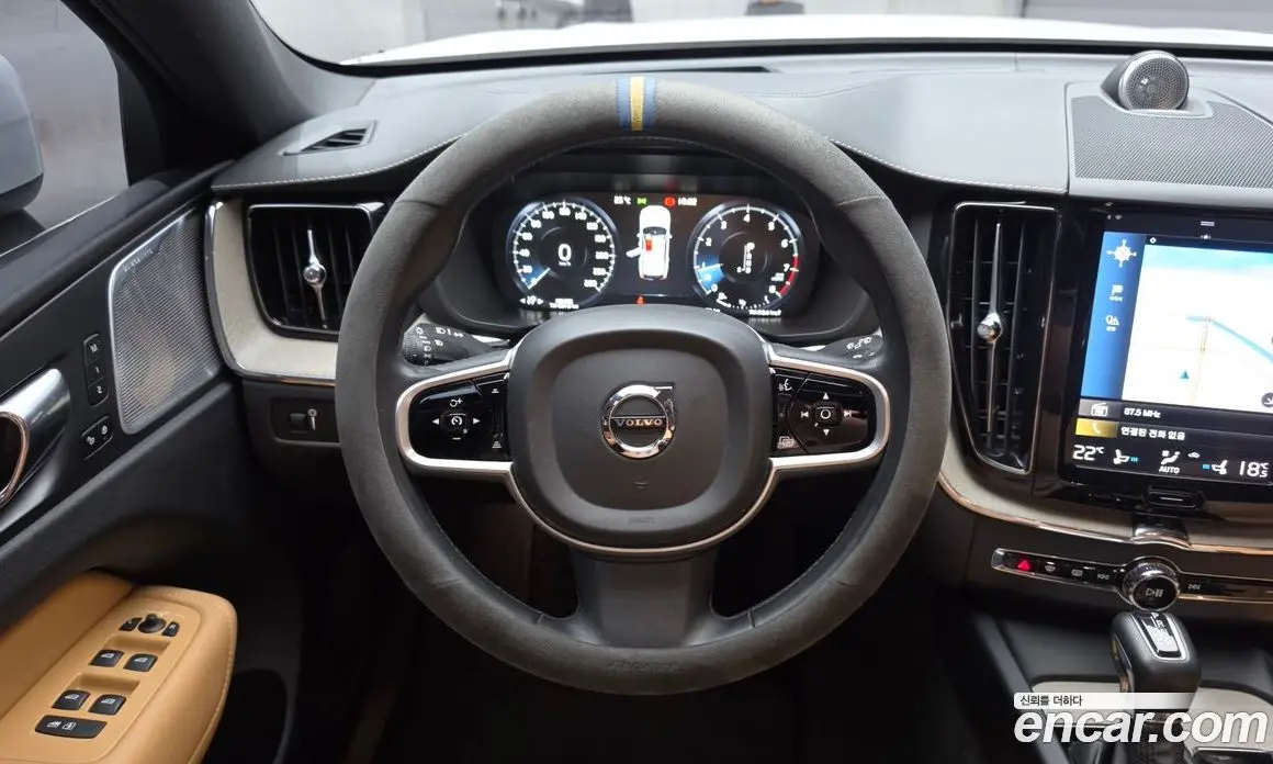 Volvo XC60 2019 2.0 автомат (гидро), фото 13