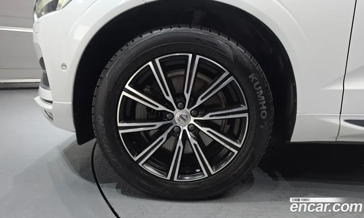 Volvo XC60 2019 2.0 автомат (гидро), фото 5