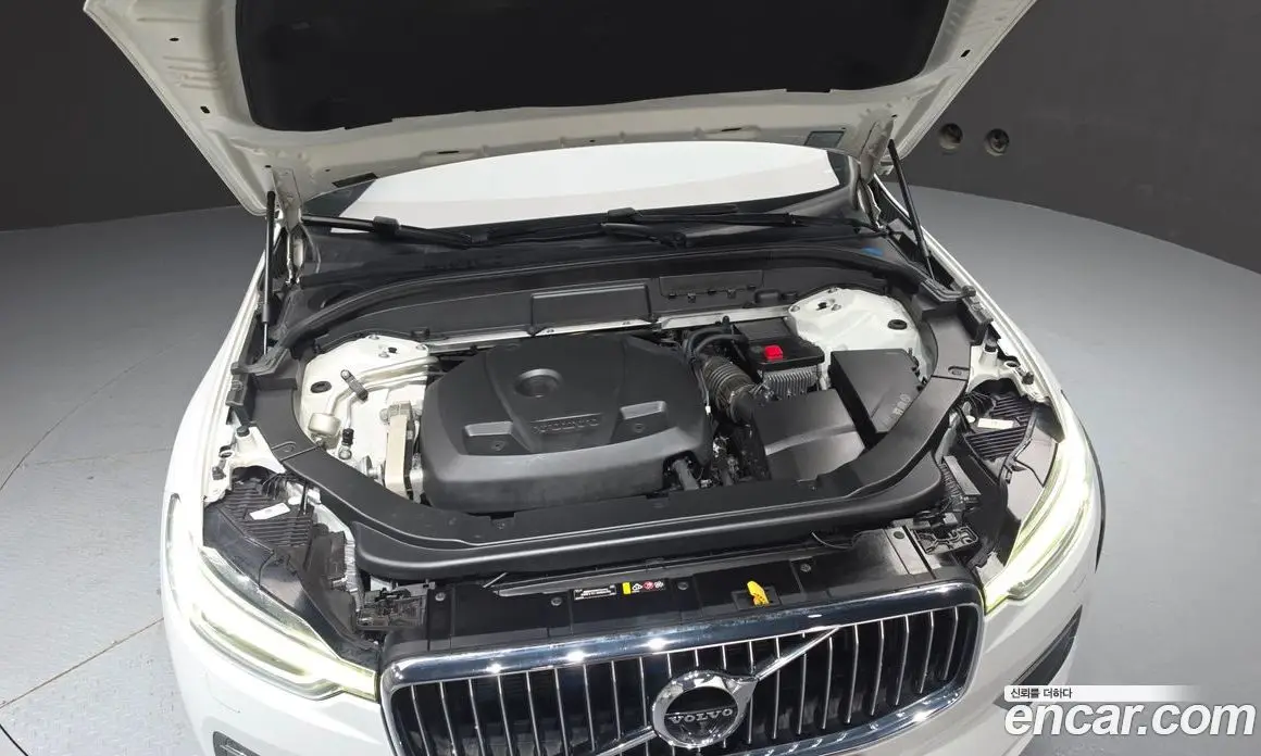 Volvo XC60 2019 2.0 автомат (гидро), фото 6