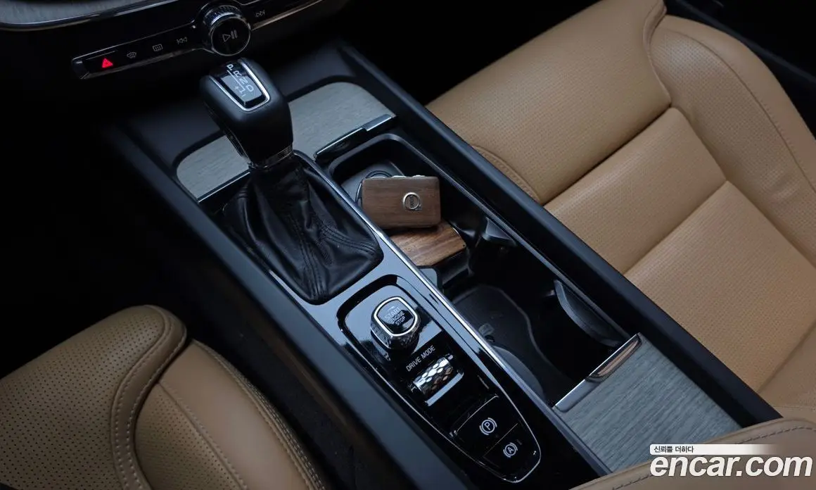 Volvo XC60 2019 2.0 автомат (гидро), фото 9