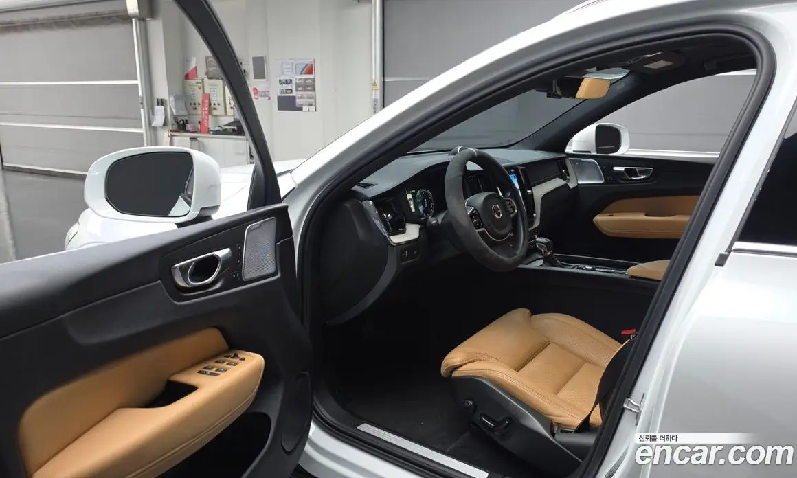 Volvo XC60 2019 2.0 автомат (гидро), фото 10