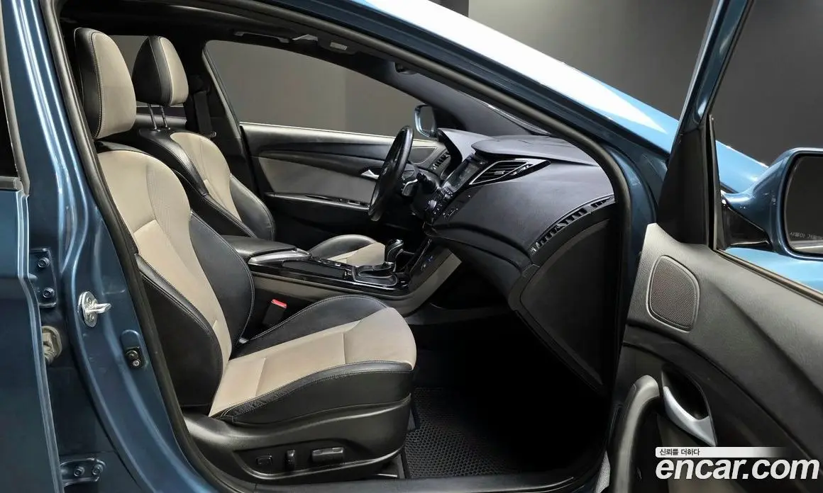 Hyundai i40 2016 1.7 автомат (гидро), фото 12