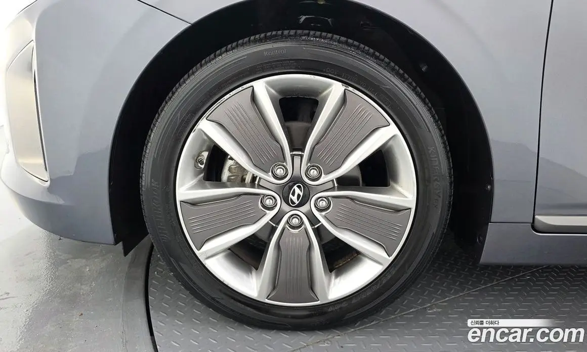 Hyundai Ioniq 2016 1.6 автомат (гидро), фото 5