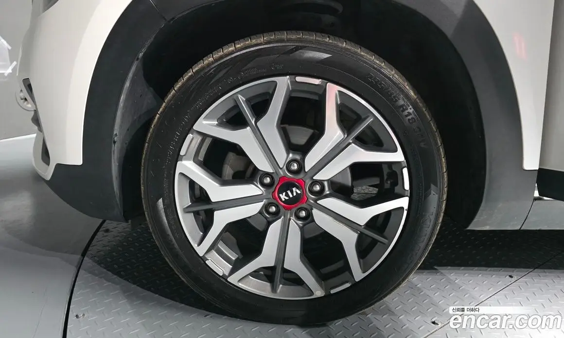 Kia Seltos 2020 1.6 автомат (гидро), фото 5