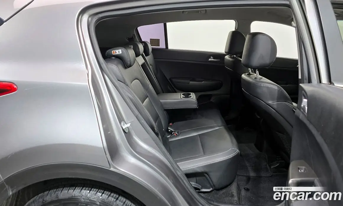 Kia Sportage 2016 1.7 автомат (гидро), фото 12
