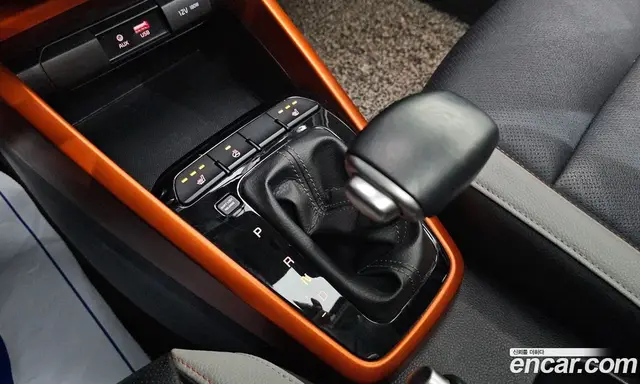Kia Stonic 2018 1.6 автомат (гидро), миниатюра 12