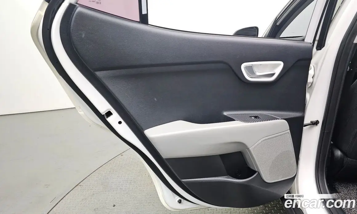 Kia Stonic 2018 1.6 автомат (гидро), фото 15