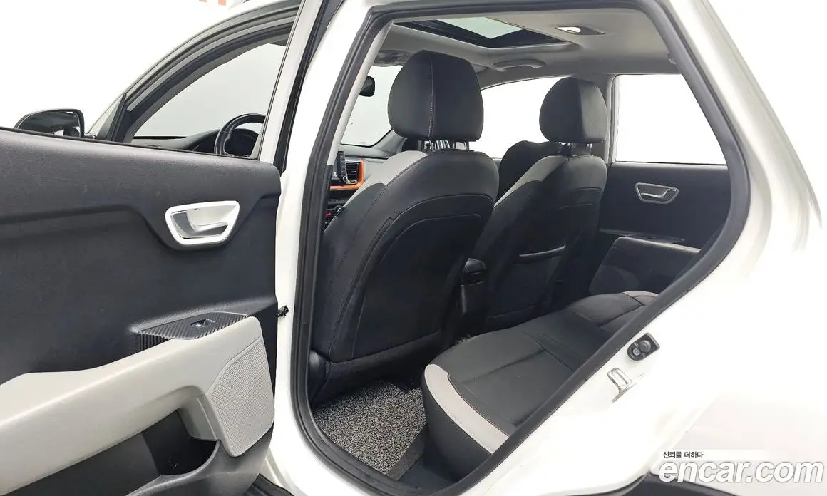 Kia Stonic 2018 1.6 автомат (гидро), фото 17
