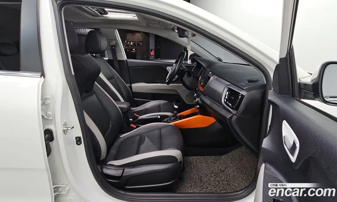 Kia Stonic 2018 1.6 автомат (гидро), фото 18