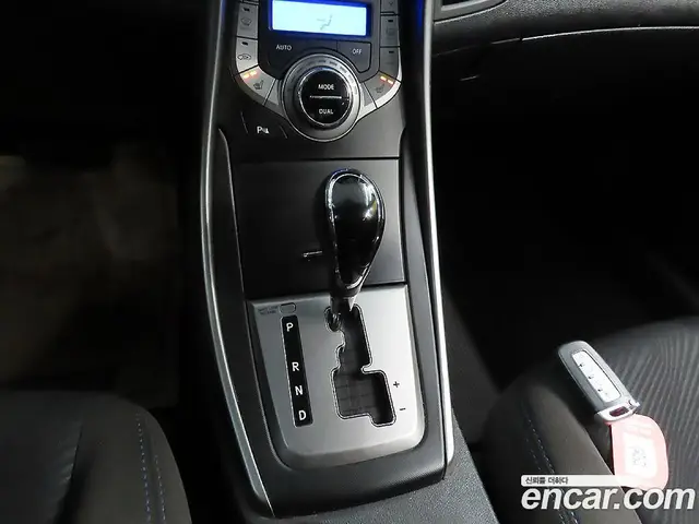 Hyundai Avante 2012 1.6 автомат (гидро), миниатюра 12