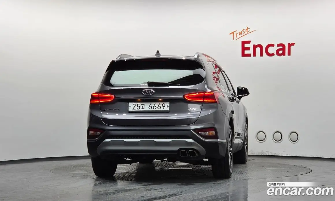 Hyundai Santa Fe 2019 2.0 автомат (гидро), фото 4 Hyundai Santa Fe 2019 2.0 автомат (гидро), фото 4