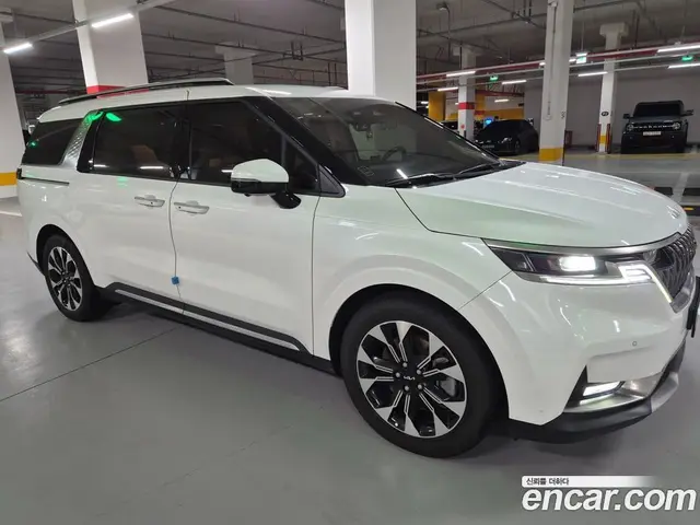 Kia Carnival 2023 2.2 автомат (гидро), миниатюра 3