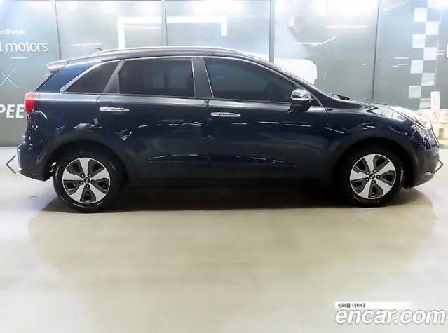 Kia Niro 2016 1.6 автомат (гидро), миниатюра 3