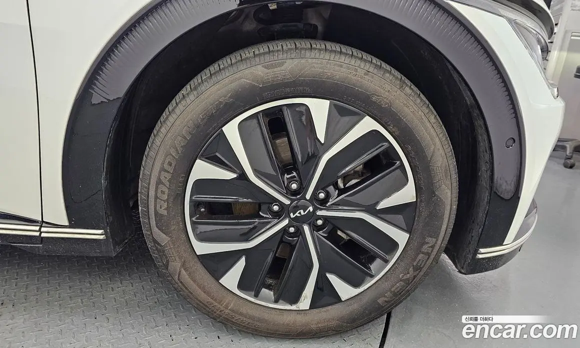 Kia EV6 2023 0.1 автомат (гидро), фото 5 Kia EV6 2023 0.1 автомат (гидро), фото 5