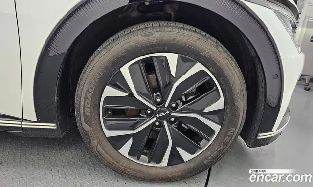 Kia EV6 2023 0.1 автомат (гидро), миниатюра 5 Kia EV6 2023 0.1 автомат (гидро), миниатюра 5